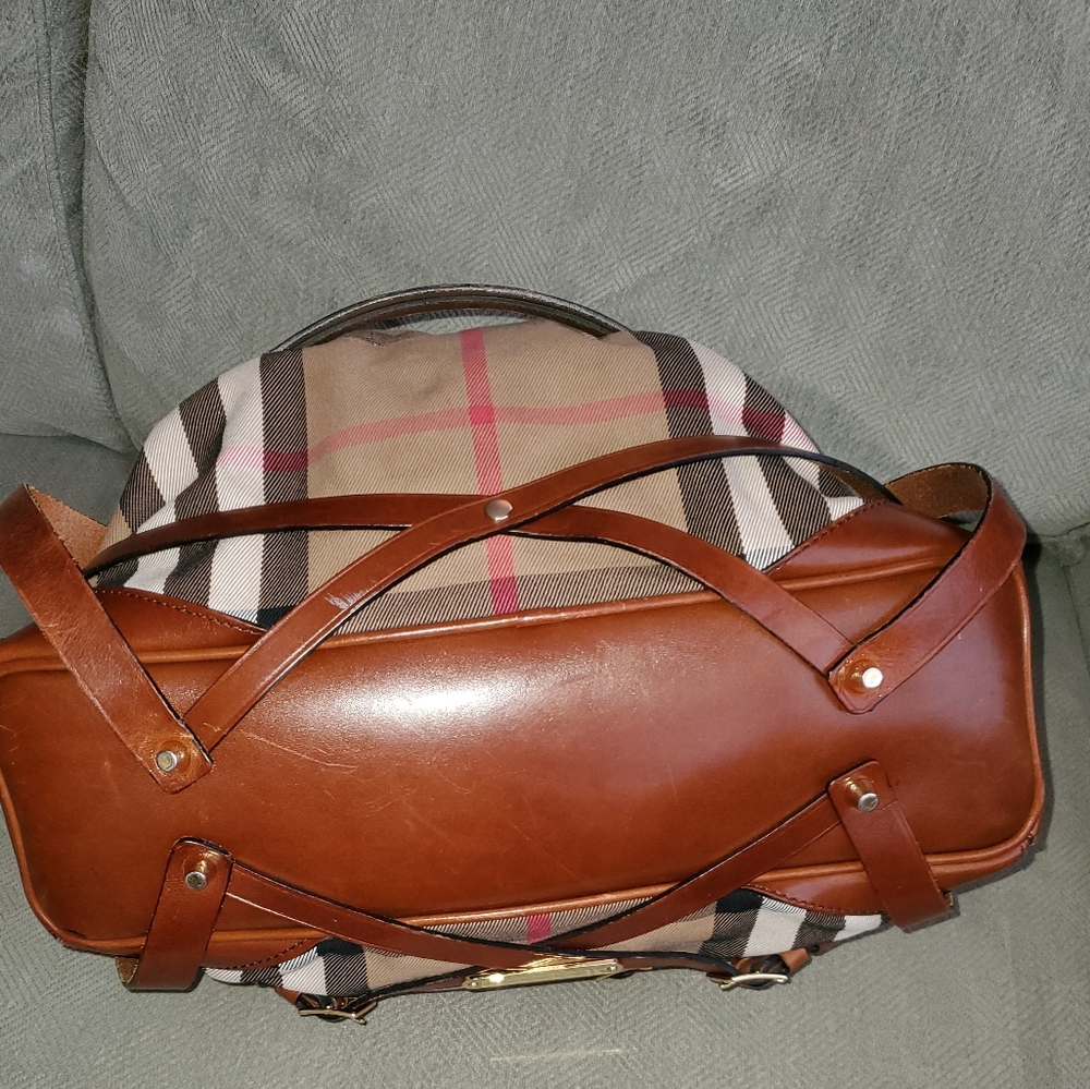 Burberry - Picture 3 of 4